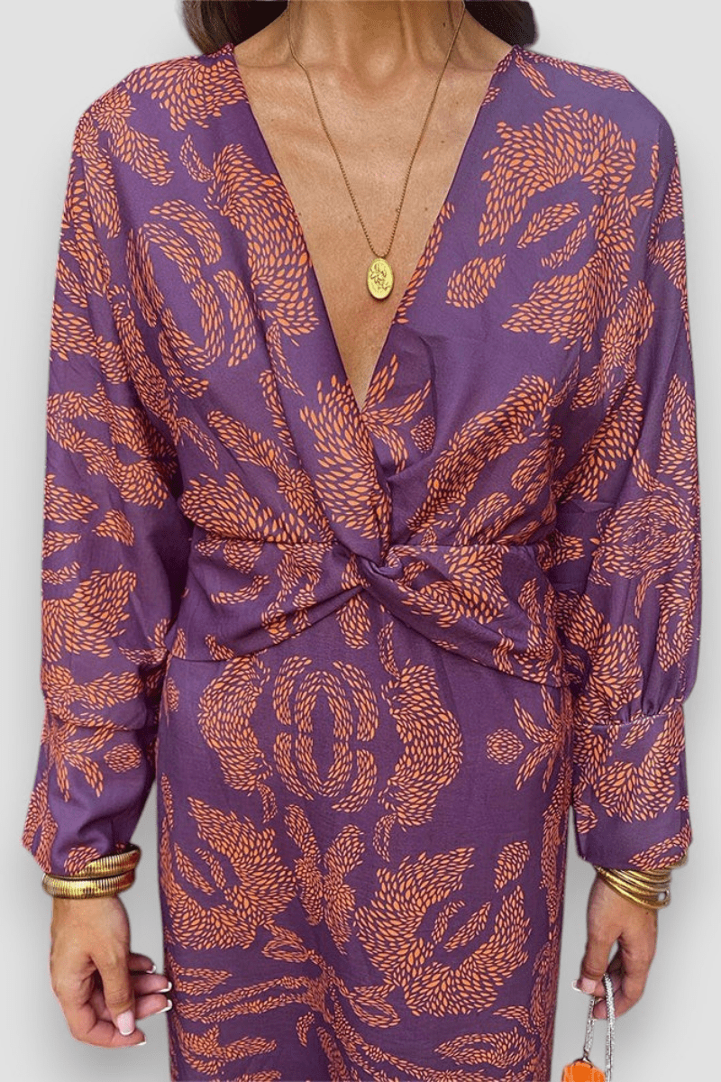 Elegantní midi šaty s twist detailem a květinovým motivem – nadčasové a stylové