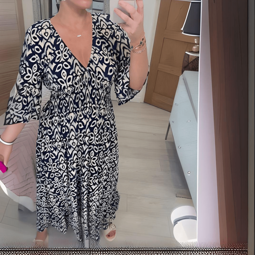 Volně střižené Boho šaty s výstřihem do V a grafickým vzorem – délka ke kotníkům