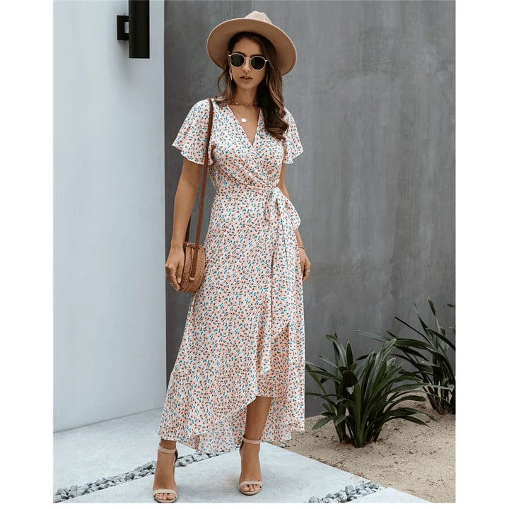 Květované zavinovací šaty s výstřihem do V a volánky – letní a elegantní